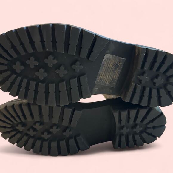 White and black Docs style leather combat boots size 8 - Picture 6 of 7